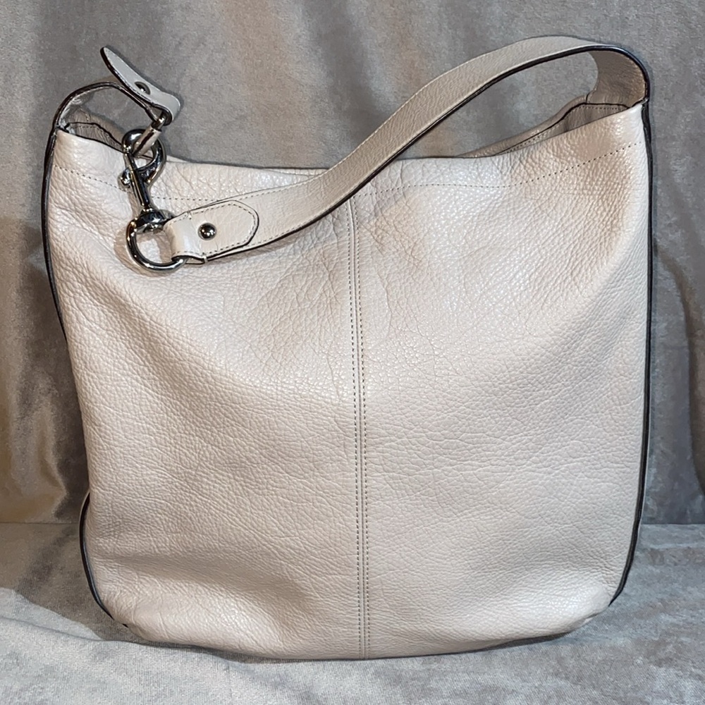 COACH New York F23309 Avery Pebble Grain Leather Large Hobo - Picture 2 of 15